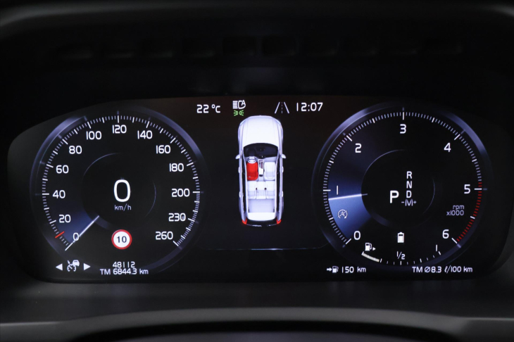 Volvo XC90 2,0 B5 AWD 173kW 1.Maj DPH CZ