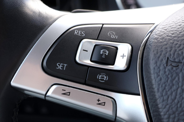 Volkswagen Touareg 3,0 TDI 170kW 4x4 Tažné CZ