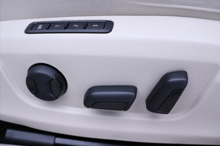 Škoda Superb 2,0 TDI DSG 4x4 CZ Style DPH