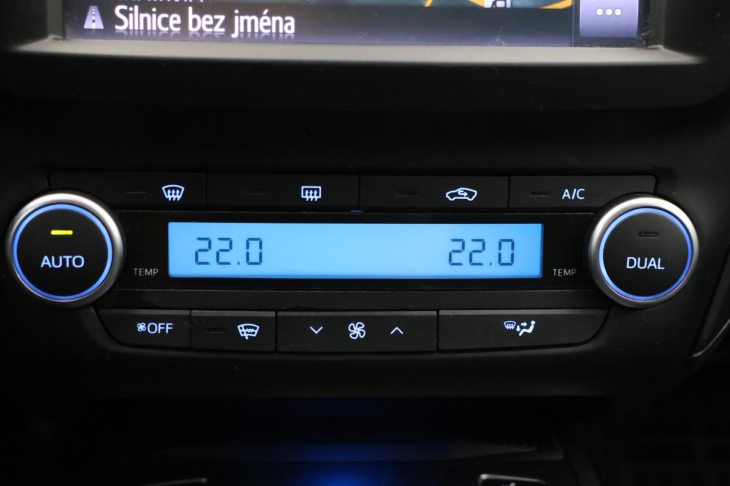 Toyota Avensis 2,0 D-4D 105kW Navi LED Tempo
