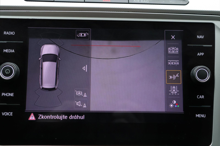 Volkswagen Passat 1,6 TDI Highline Aut klima LED