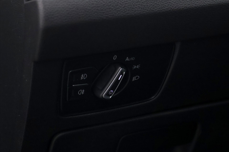Volkswagen Passat 1,6 TDI Highline Tažné Panorama