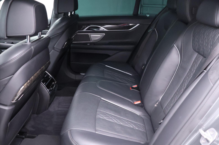BMW Řada 7 4,4 750i 330kW xDrive DPH