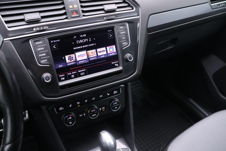 Volkswagen Tiguan 2,0 TDI 140kW DSG R-LINE 4M CZ