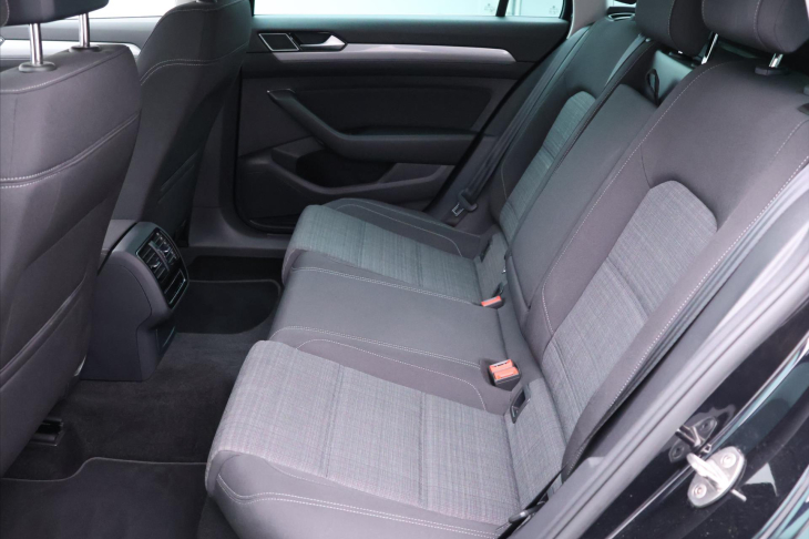 Volkswagen Passat 2,0 TDI 147kW DSG Matrix DPH