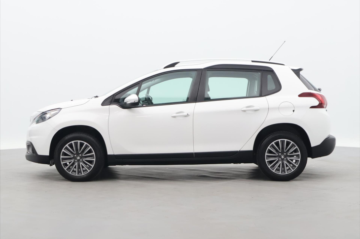 Peugeot 2008 1,2 PureTech 61kW Allure CZ
