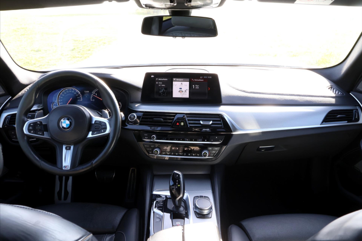 BMW Řada 5 3,0 530d 195kW xDrive CZ
