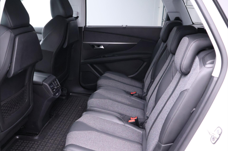 Peugeot 5008 1,2 PT 96kW CZ Allure 7-Míst