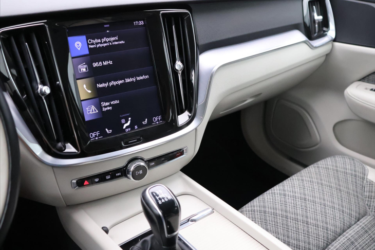 Volvo V60 2,0 D3 110kW Drive-E Momentum CZ