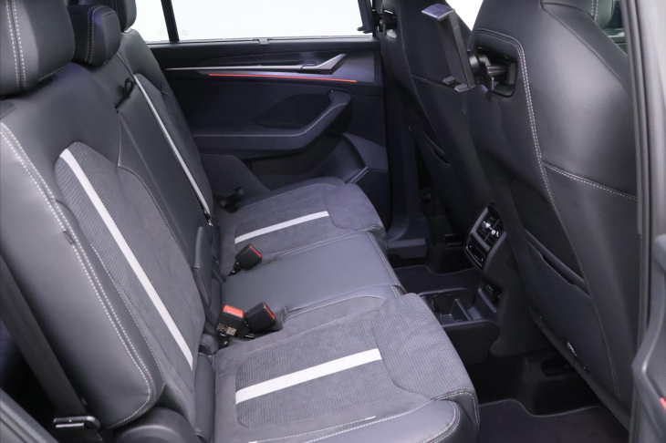 Škoda Kodiaq 2,0 TDI DSG 4x4 Sportline 7-Míst