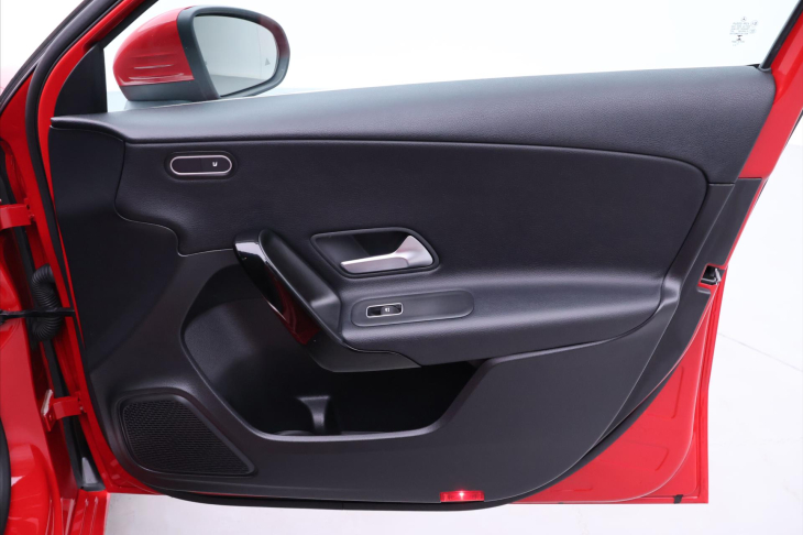 Mercedes-Benz Třídy A 1,5 180d CZ