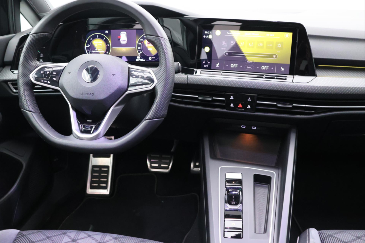 Volkswagen Golf 2,0 TDI DSG R-line Virtual DPH