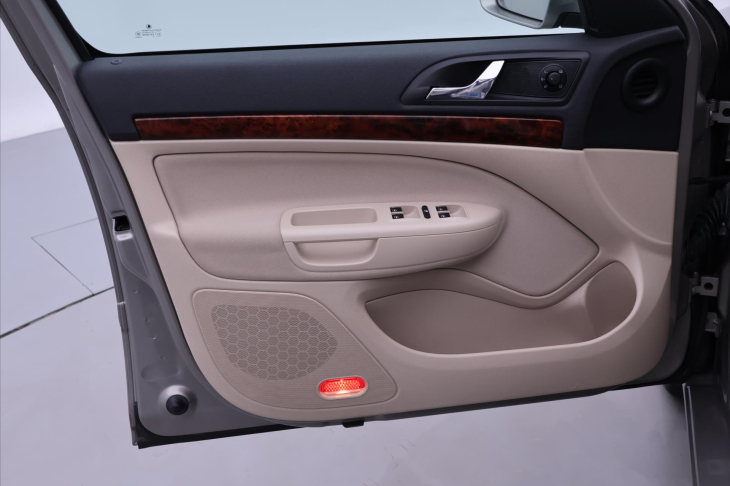 Škoda Octavia 1,4 TSI DSG Elegance Serv. kn