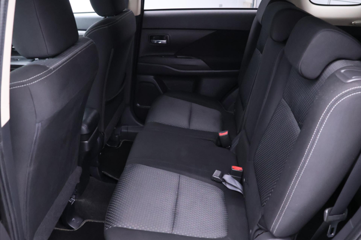 Mitsubishi Outlander 2,3 DI-D 110kW 4WD CZ Instyle
