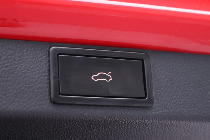 Škoda Octavia 1,5 TSI 110kW Style+matrix DPH