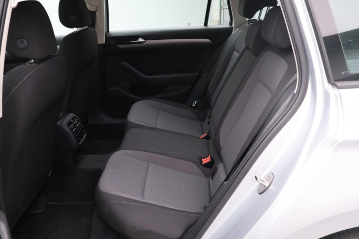 Volkswagen Passat Variant 2,0 TDI 110kW Highline Klima