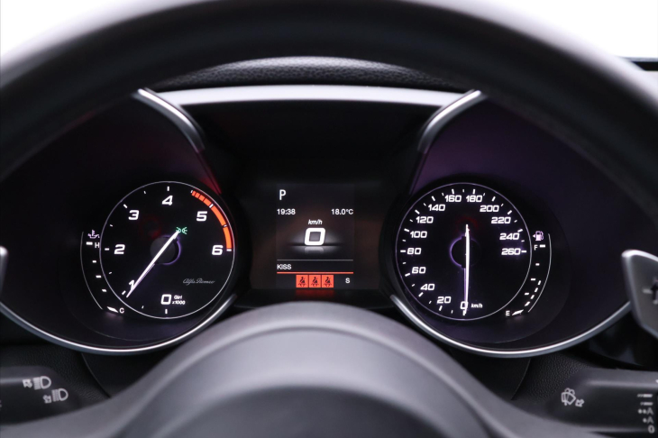 Alfa Romeo Giulia 2,1 JTD 110kW Aut. Navi Xenon