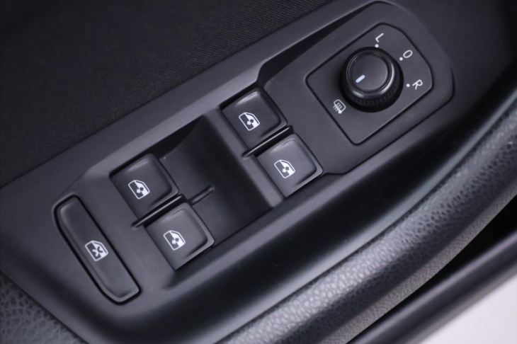 Volkswagen Passat 2,0 TDI 140KW DSG Bussiness