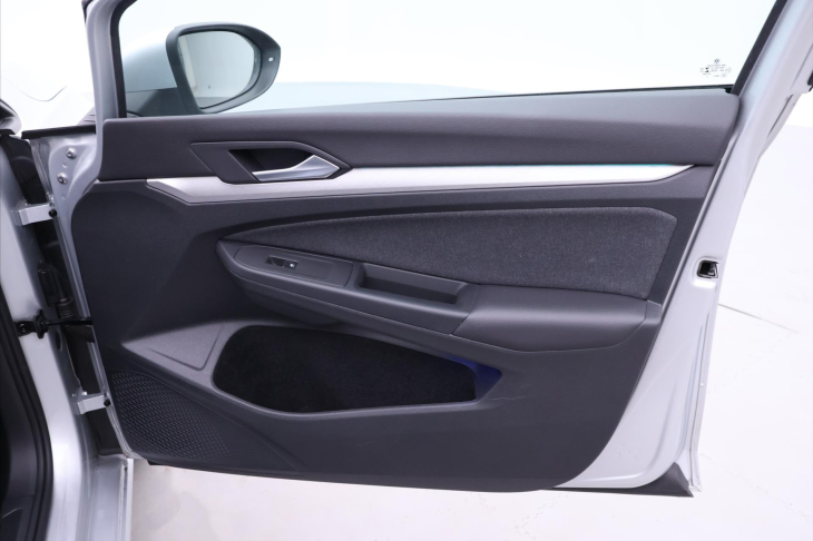 Volkswagen Golf 1,5 TSI 110kW DSG CZ 1.Maj DPH