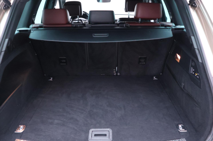 Volkswagen Touareg 3,0 TDI 193kW CZ Masaj DPH
