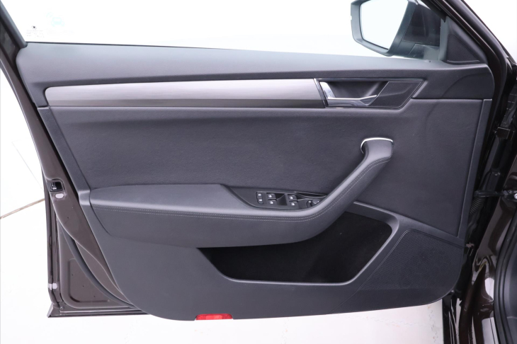 Škoda Superb 2,0 TDI 110kW Style DSG DPH CZ