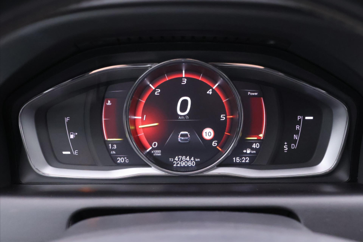 Volvo XC60 2,4 D5 AWD R-Design Serv.Kniha