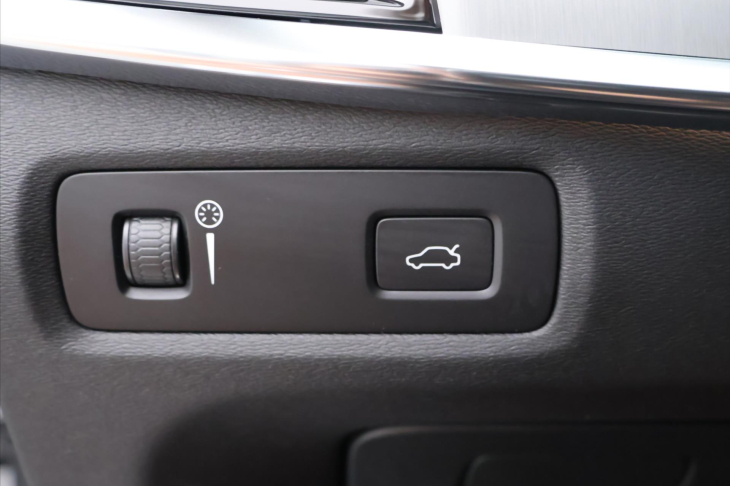 Volvo V90 2,0 T5 184kW Momentum CZ DPH