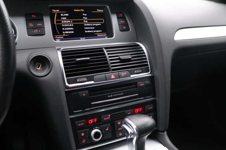 Audi Q7 3,0 TDI 150kW S-line CZ DPH