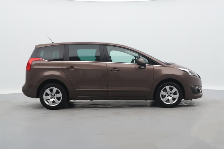 Peugeot 5008 1,6 HDI 88kW Allure 7-Míst DPH