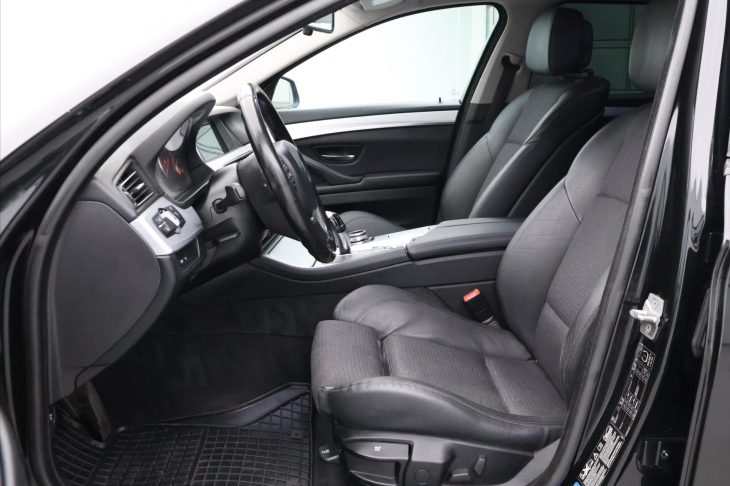 BMW Řada 5 3,0 530d x Drive Tažné Klima