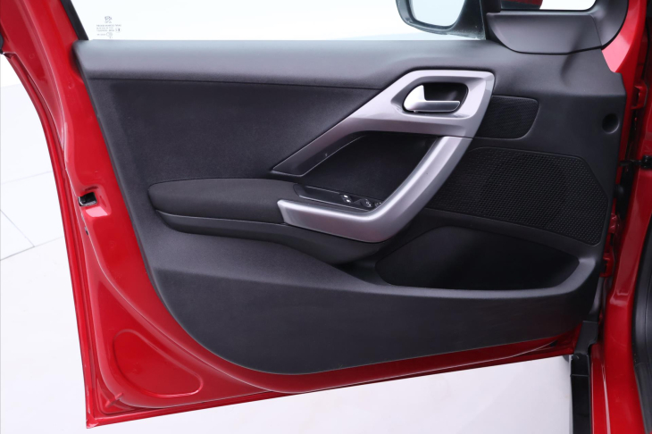 Peugeot 2008 1,2 PT 61kW CZ Klima Panorama