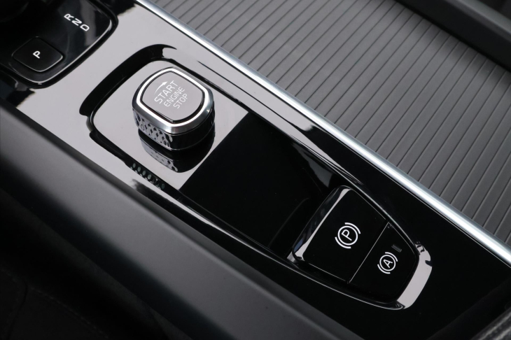 Volvo XC60 2,0 B4 145KW AWD MOMENTUM