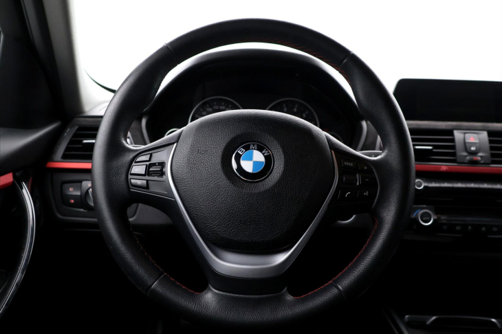 BMW Řada 3 2,0 320i 135kW CZ xDrive Sport