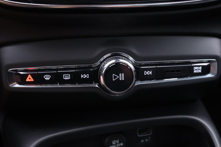 Volvo XC40 2,0 D4 AWD Panorama Tažné