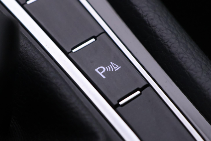 Volkswagen Golf 2,0 TSI R 221kW DSG 4Motion