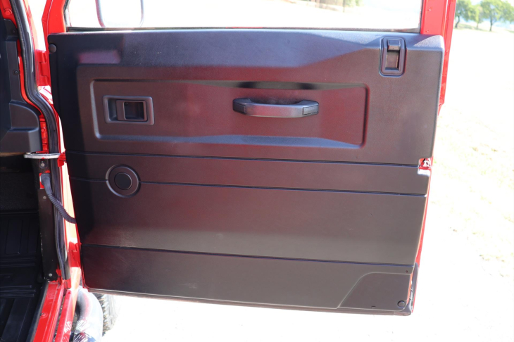 Land Rover Defender 2,4 TD4 7-Míst Kůže A/C 4x4