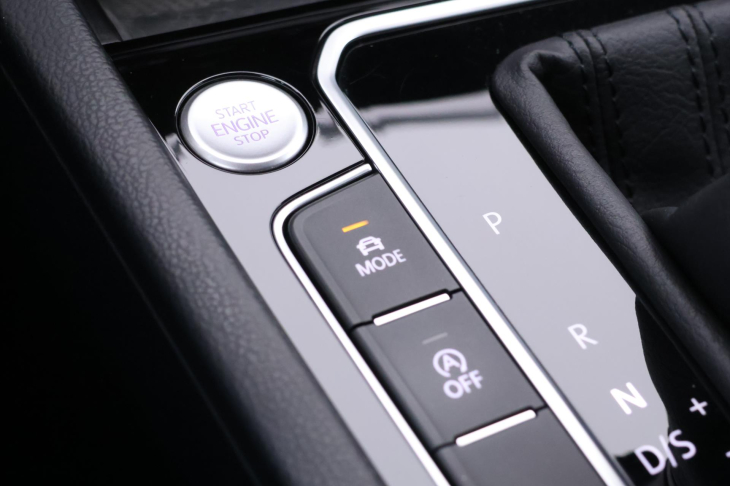 Volkswagen Passat 2,0 TDI DSG IQ Light 1.Maj DPH