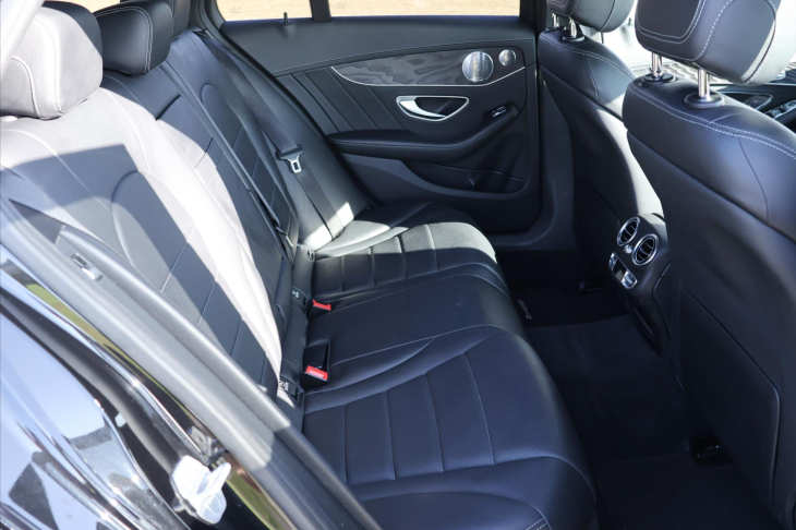 Mercedes-Benz Třídy C 2,0 200 T AMG LED Navi Kůže