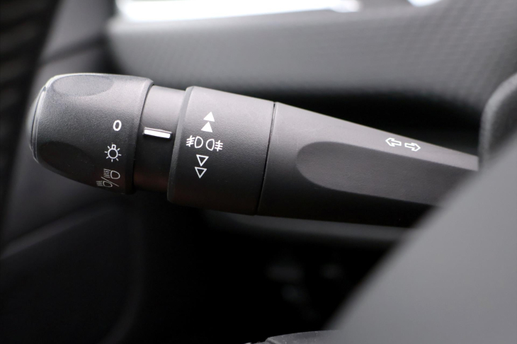 Peugeot 2008 1,2 PureTech 61kW Allure CZ