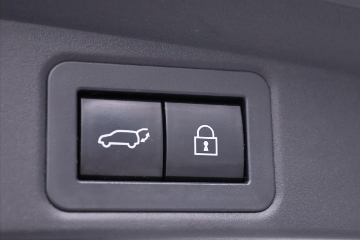 Toyota Corolla 2,0 e-CVT 112kW Executive CZ