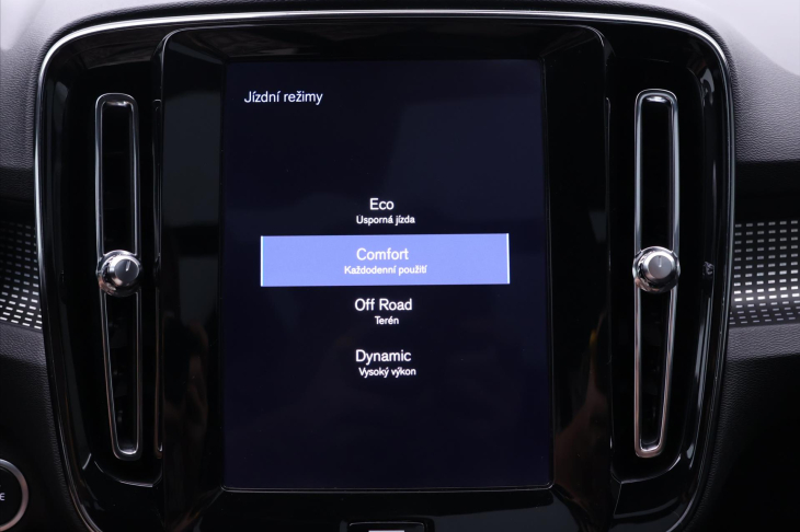 Volvo XC40 2,0 182KW R-DESIGN Kamera DPH