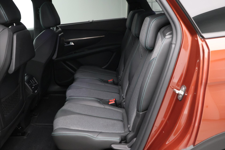 Peugeot 5008 1.2 PT 96kW Allure 7-Míst DPH