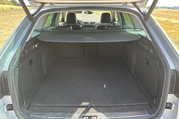 Škoda Superb 2,0 TDI 140kW DSG Scout 4x4 CZ