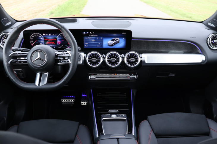 Mercedes-Benz GLB 2,0 220 4Matic AMG Premium