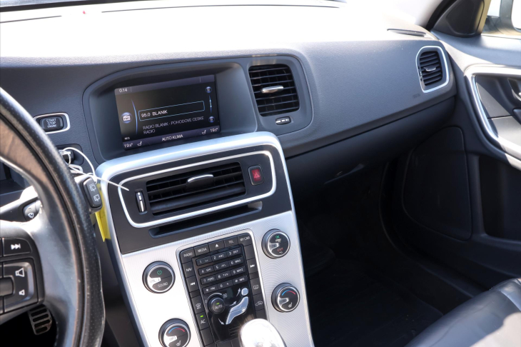 Volvo V60 2,4 D4 V5 Aut. AWD R-design