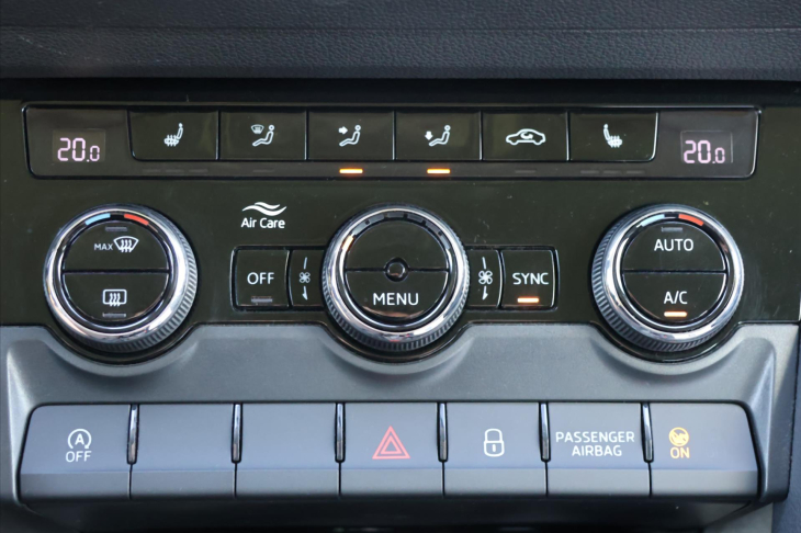 Škoda Karoq 1,0 TSI Soleil LED 1.Majitel