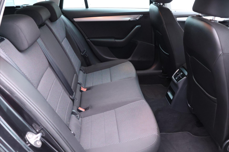 Škoda Octavia 1,6 TDI 81kW 1.Maj Navi Tažné