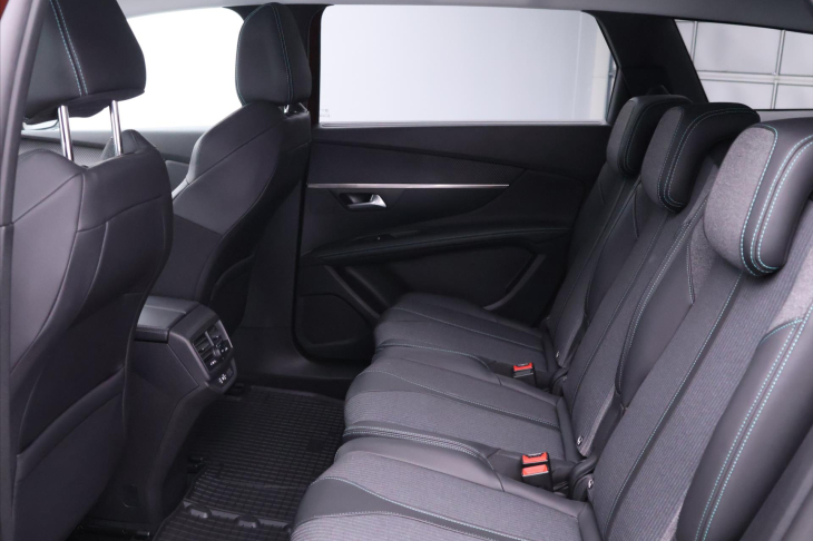 Peugeot 5008 1,5 HDI 96kW Allure 7-Míst DPH
