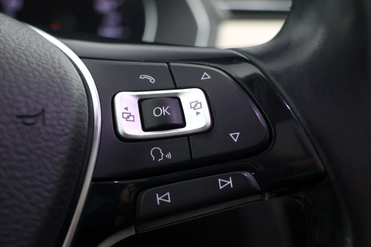 Volkswagen Passat 1,6 TDI Highline Tažné Panorama