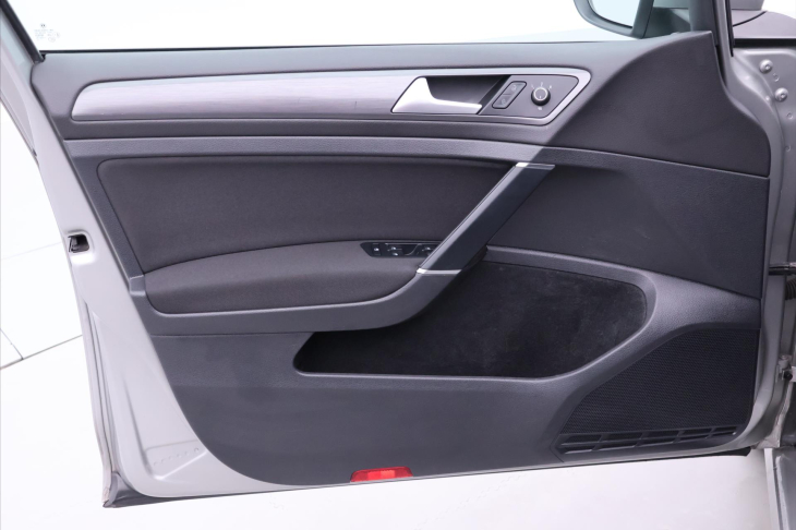 Volkswagen Golf 1,6 TDI LED DPH 1.Maj.